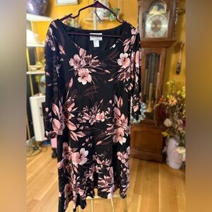 Women’s North Style Plus Size Floral Black and Pink Dress